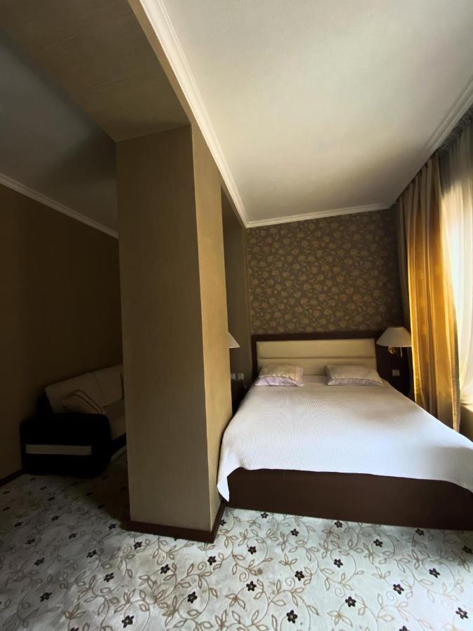 Hotel Empire Кутаїсі Екстер'єр фото