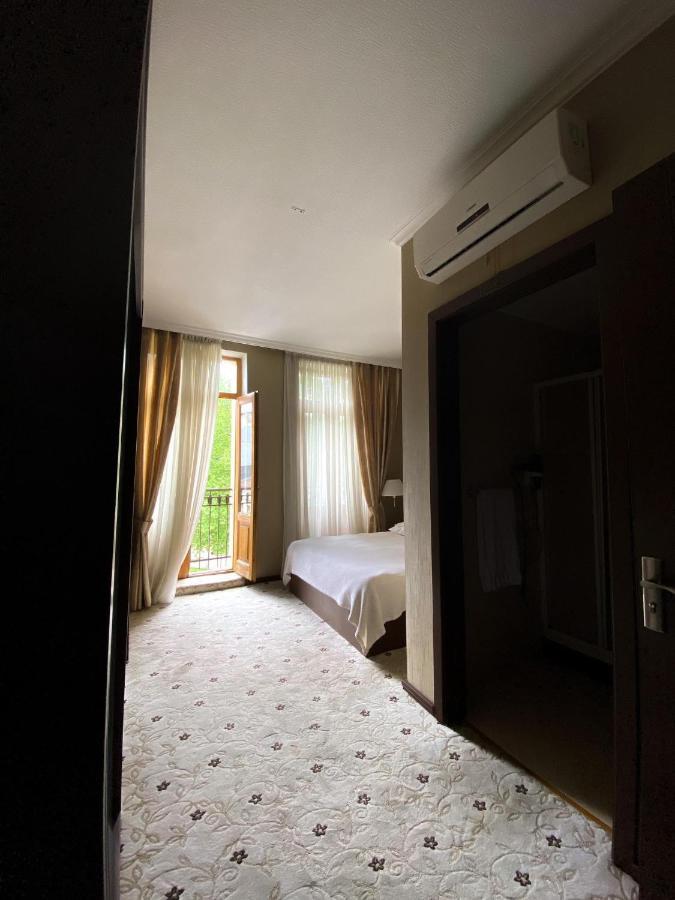 Hotel Empire Кутаїсі Екстер'єр фото