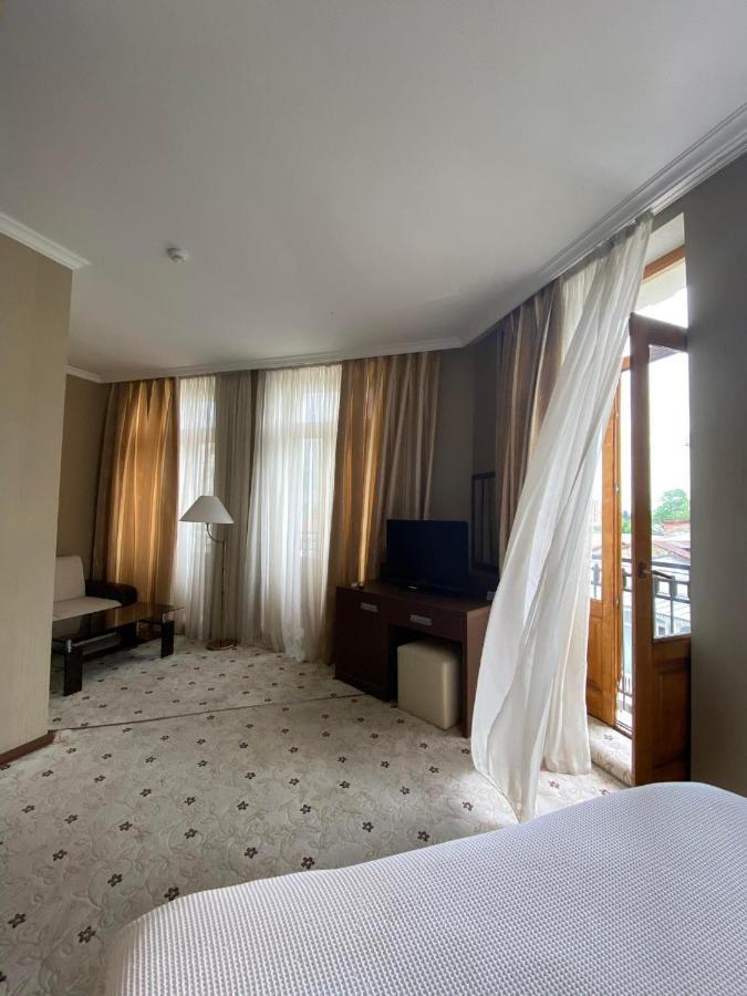 Hotel Empire Кутаїсі Екстер'єр фото