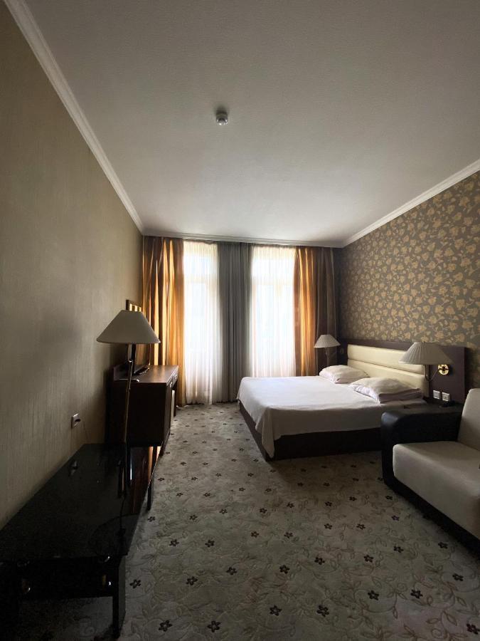 Hotel Empire Кутаїсі Екстер'єр фото