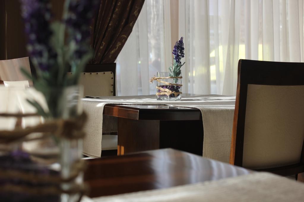Hotel Empire Кутаїсі Екстер'єр фото