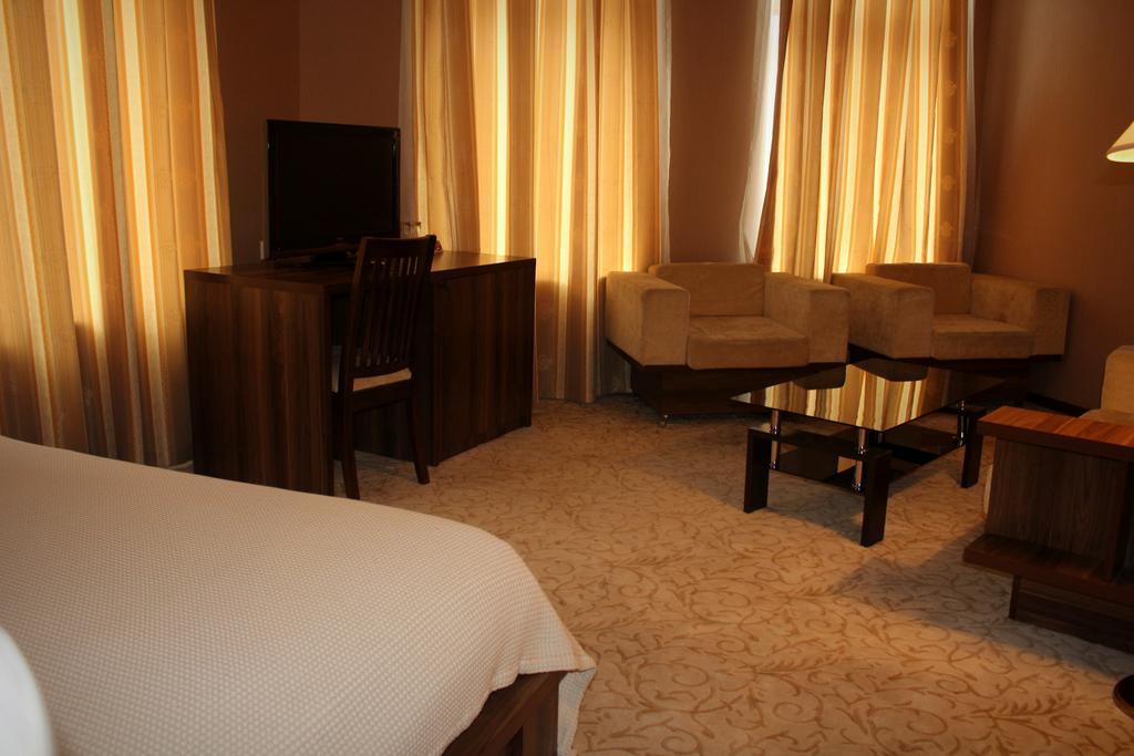 Hotel Empire Кутаїсі Номер фото