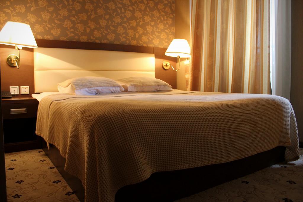 Hotel Empire Кутаїсі Номер фото