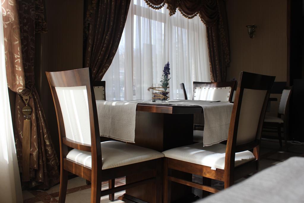 Hotel Empire Кутаїсі Екстер'єр фото