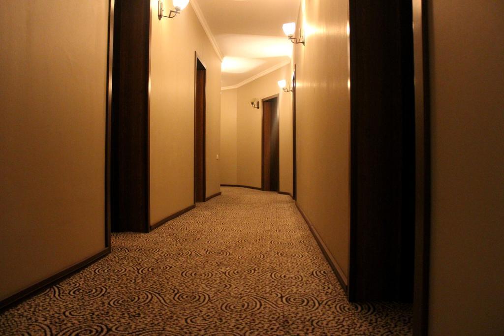 Hotel Empire Кутаїсі Екстер'єр фото